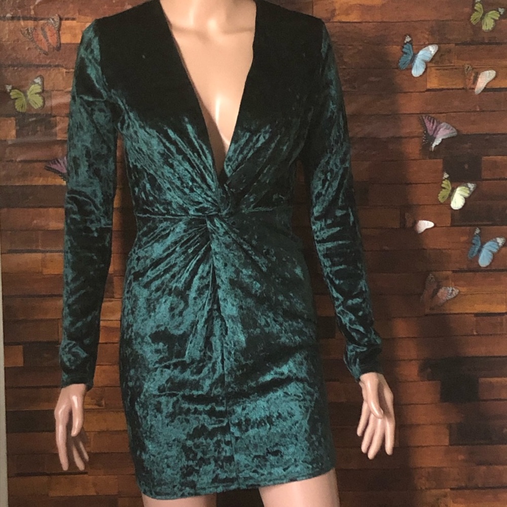 Velvet style green dress!🎩💰